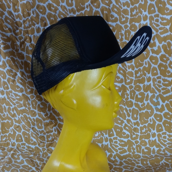 black snapback hat - Picture 2 of 4